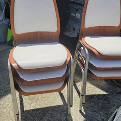 Cool Vintage Stackable Form Chairs 