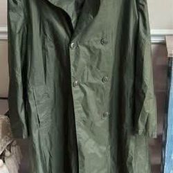 VINTAGE U.S. MILITARY GREEN RUBBER COATED NYLON RAIN COAT SIZE 42R L/XL just $20 