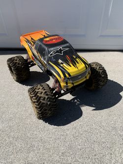 HPI Savage 4WD Monster Truck with Twin Motors needs Repair