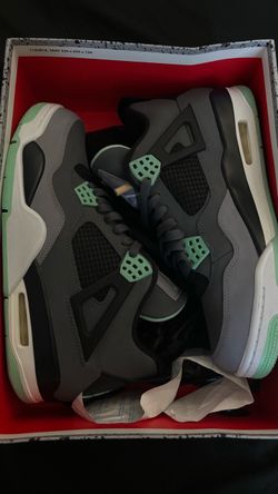 Jordan 4 green glow size 9.5