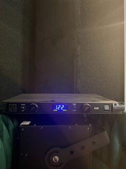 Furman PL-PLUS DMC Power Conditioner with Voltmeter / AMMeter