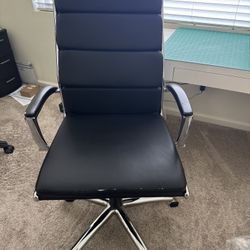 Boss Office Products CaressoftPlus Executive Chair, Traditional, Metal Chrome Finish. Used!