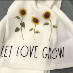 $8….New Rae Dunn set of 2 Kitchen Towels - LET LOVE GROW.  Please pickup in the area of 36th Ave and Pinnacle peak within 24hours of take greatly appr