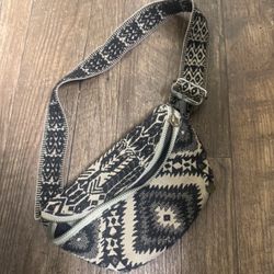 Billabong Tribal Print Fanny Pack.  Belt Bag. Hip Bag. Zipper Pouch. Sling purse
