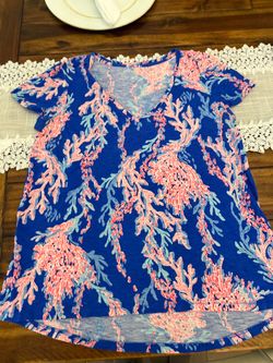 Like New Lilly Pulitzer Women’s Coral Top Size Medium
