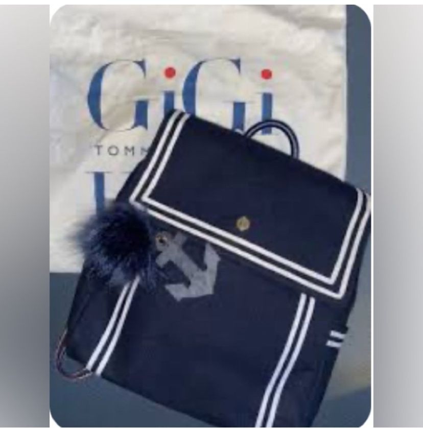 Tommy Hilfiger handbag with navy and cream design. Features signature pattern and ample space.