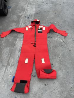 Immersion suit