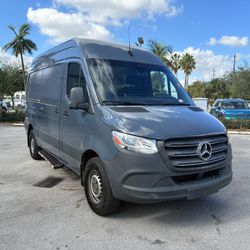 Mercedes Benz Sprinter 2500 DIESEL