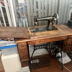 Singer Sewing Machine With Table 