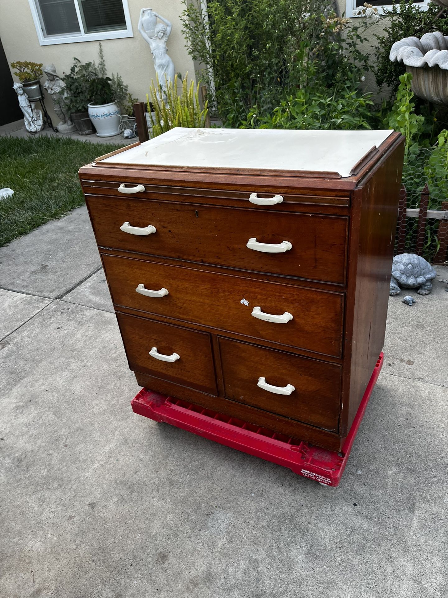 Dresser