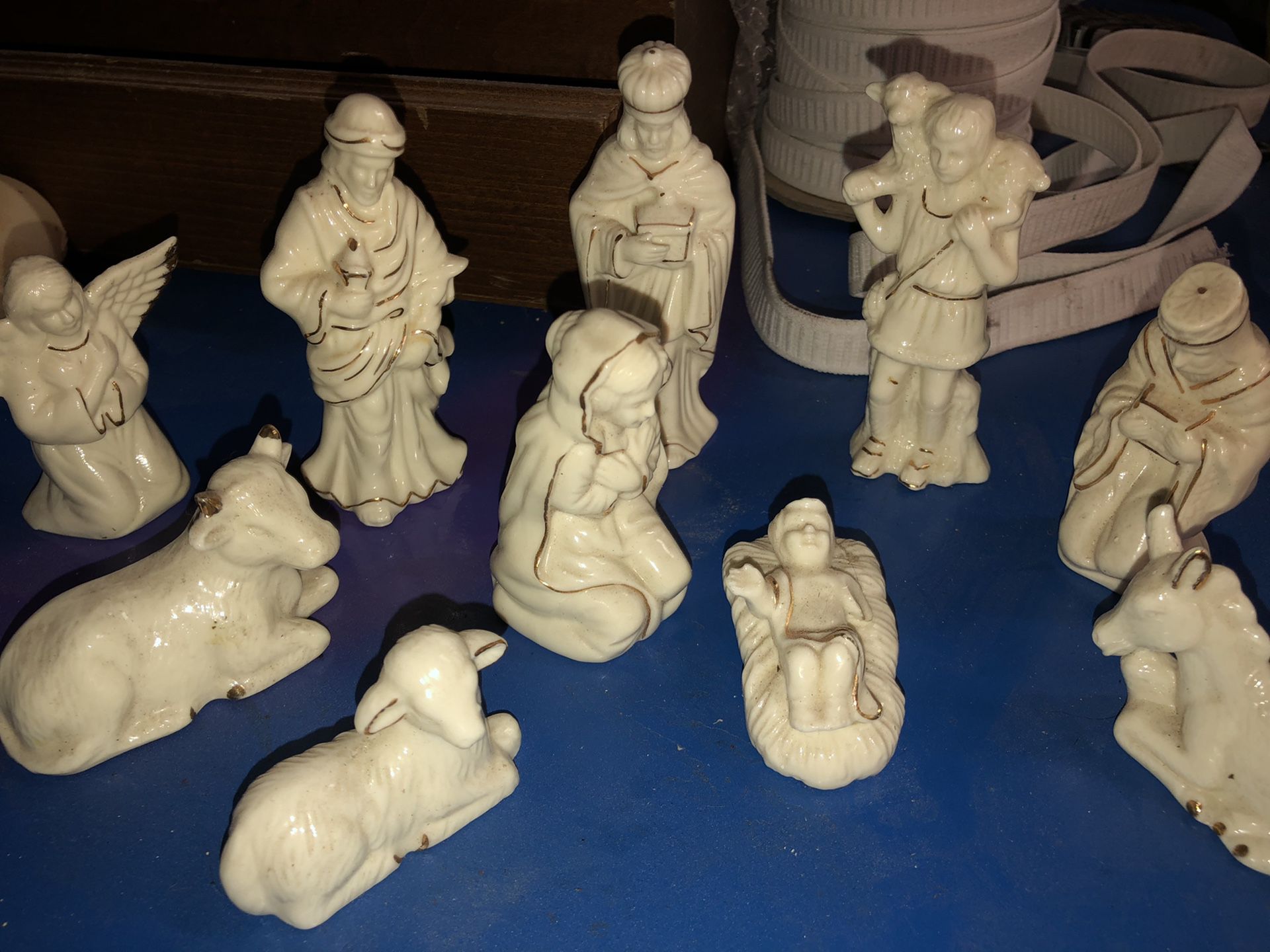 Porcelain nativity scene vintage
