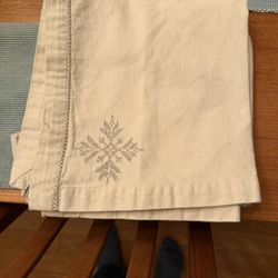 Pottery barn Snowflake Napkin Set 4