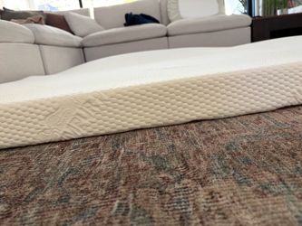 Tempur-pedic king size mattress topper ￼