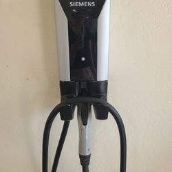 Siemen Versicharger Installed but never used 