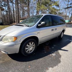 2005 Chrysler Town & Country