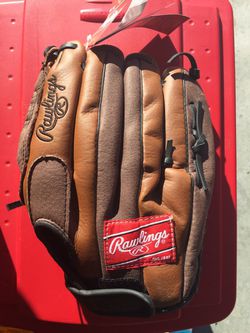 Brand New with tags 12 inch Youth Left handed Rawlings Glove