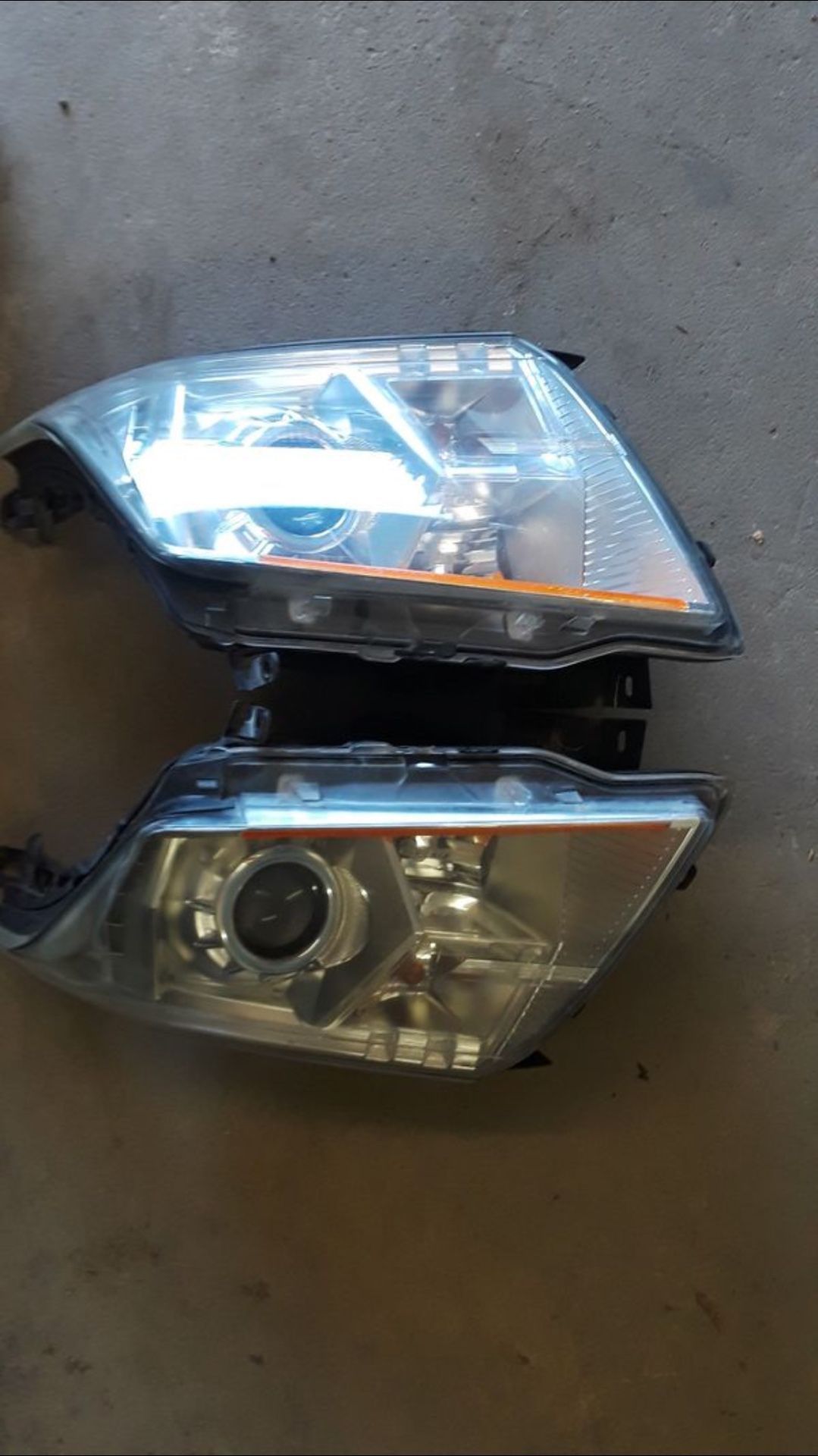 2012 Cadillac SRX headlights