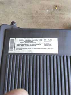 2007  GMC  6.0 lit air cleaner box