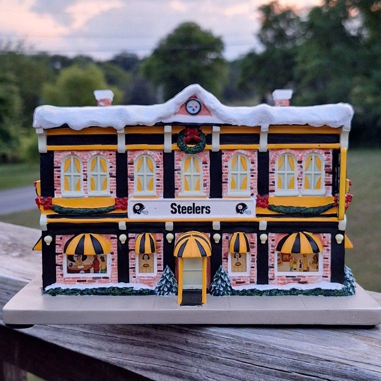 2004 Hawthorne Village Pittsburgh Steelers Hotel Christmas Village Decoration NFL