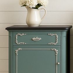 Ornate End Table/ Night Stand