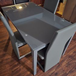 Glass Top Dinning Table W/4 Chairs