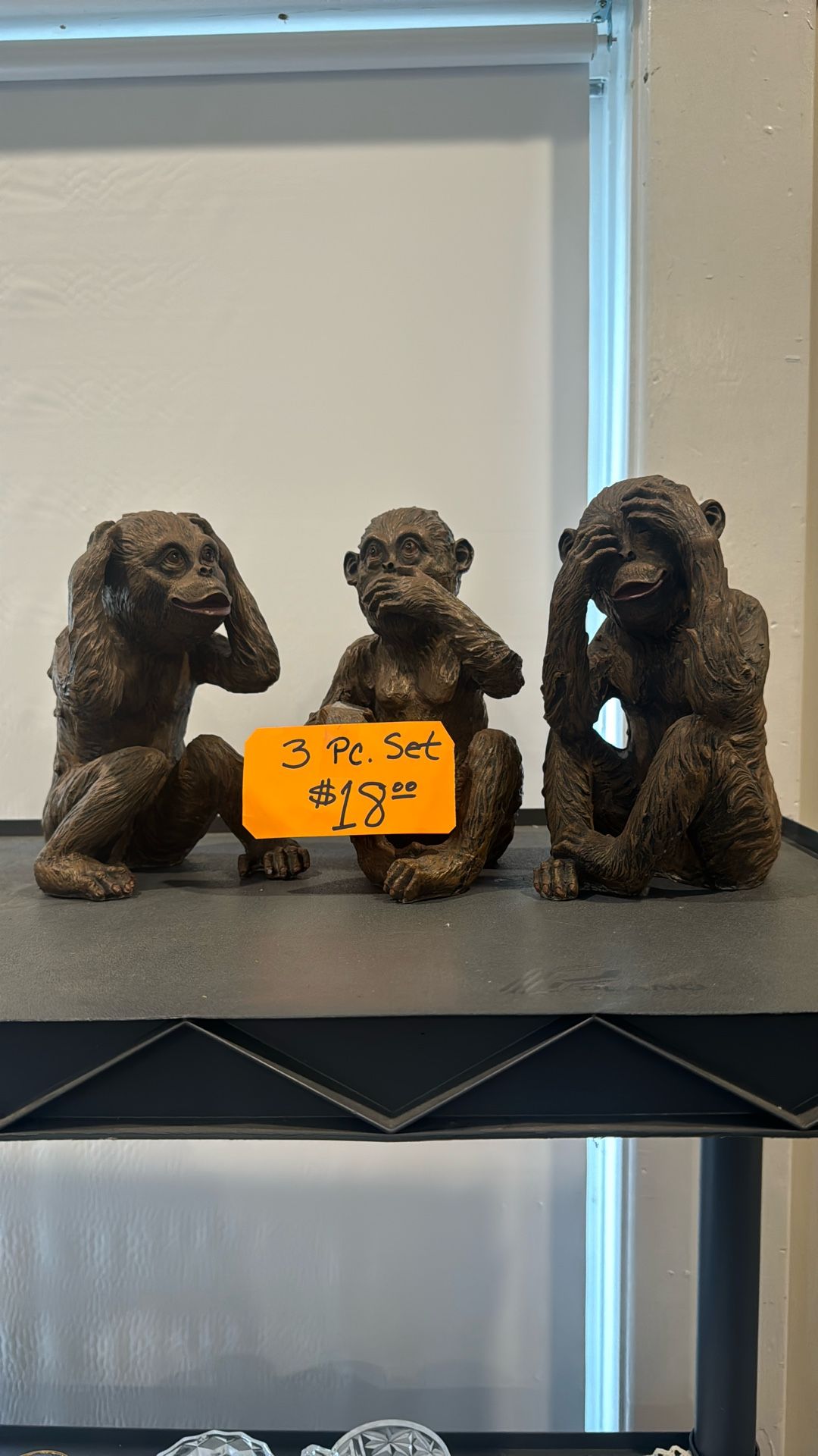 Three-piece set of happy monkeys