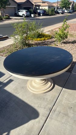 Round kitchen table