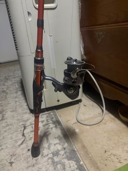 Daiwa regal reel & Berkeley shock 7’ medium fishing rod combo w/70+ lures
