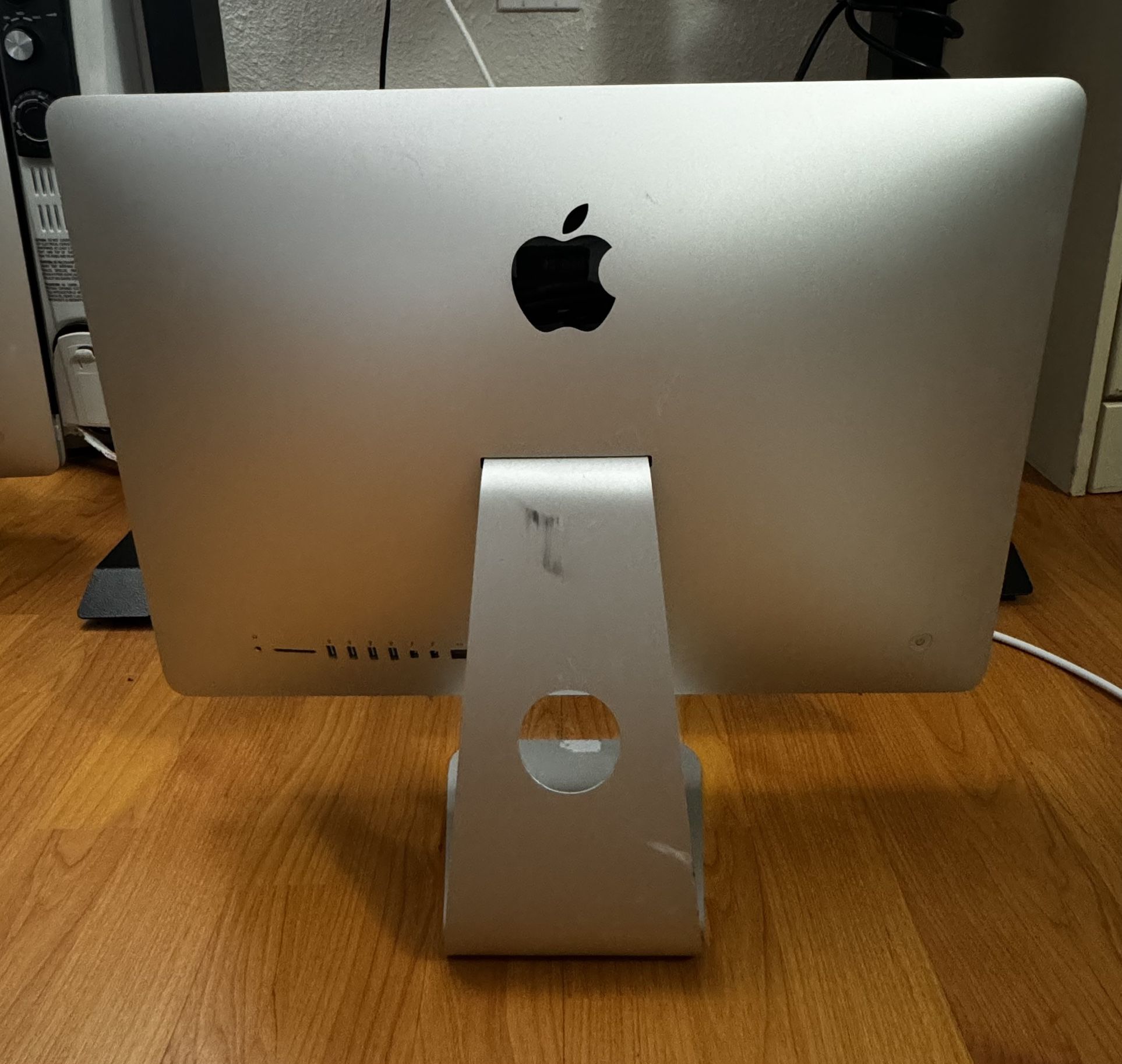 2015 iMac 21.5” 3.5GHz i7 16GB RAM , 1TB Storage