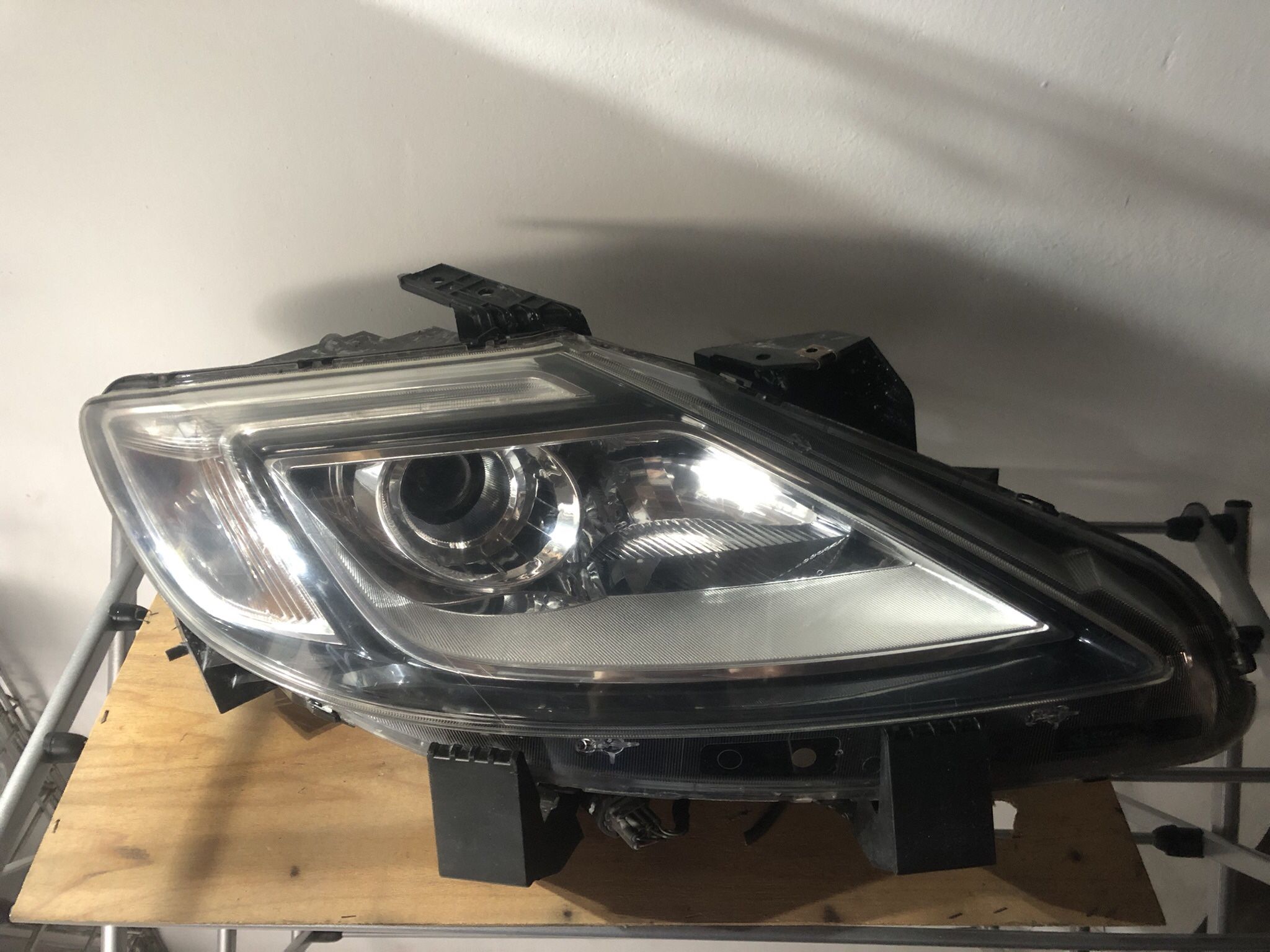 2007-2009 Mazda CX-9 Halogen Headlight Assembly Passenger Side