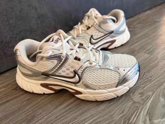 Nike Women's V5 RNR Shoes