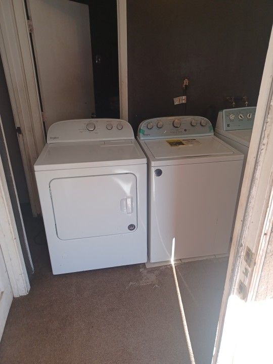 Whirlpool Washer & Gas Dryer Free Delivery