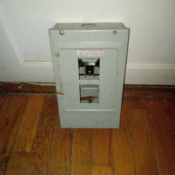 Circuit Breakers Box 4 Spaces Main Lug 120/240 Volts Single Phase Used But Working Good $6 Dollars Only 