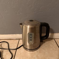 Amazon Basics Electric Stainless Steel Kettle for Tea and Coffee