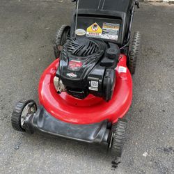 Yard Machines 21” Manual Push Lawn Mower 