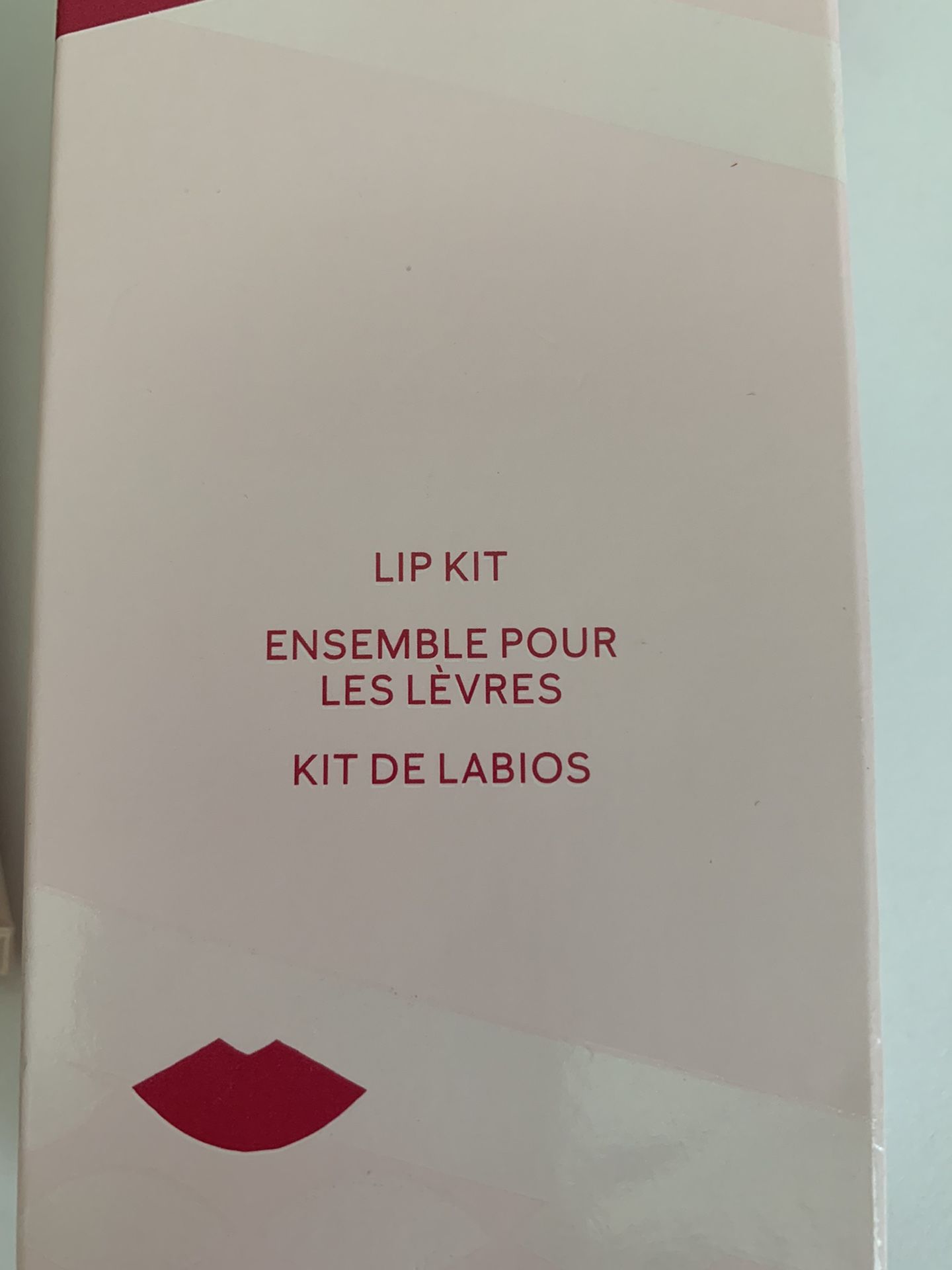 MK. Kit Foundation Primer Sunscreen SPF 15, Mascara Lash Love Gano rama and Lip Kit.