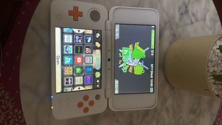 New Nintendo 2DS XL (White & Orange) - Fully Working