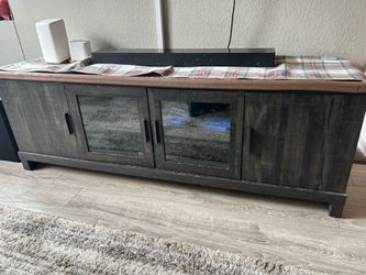 TV Stand / Entertainment Center