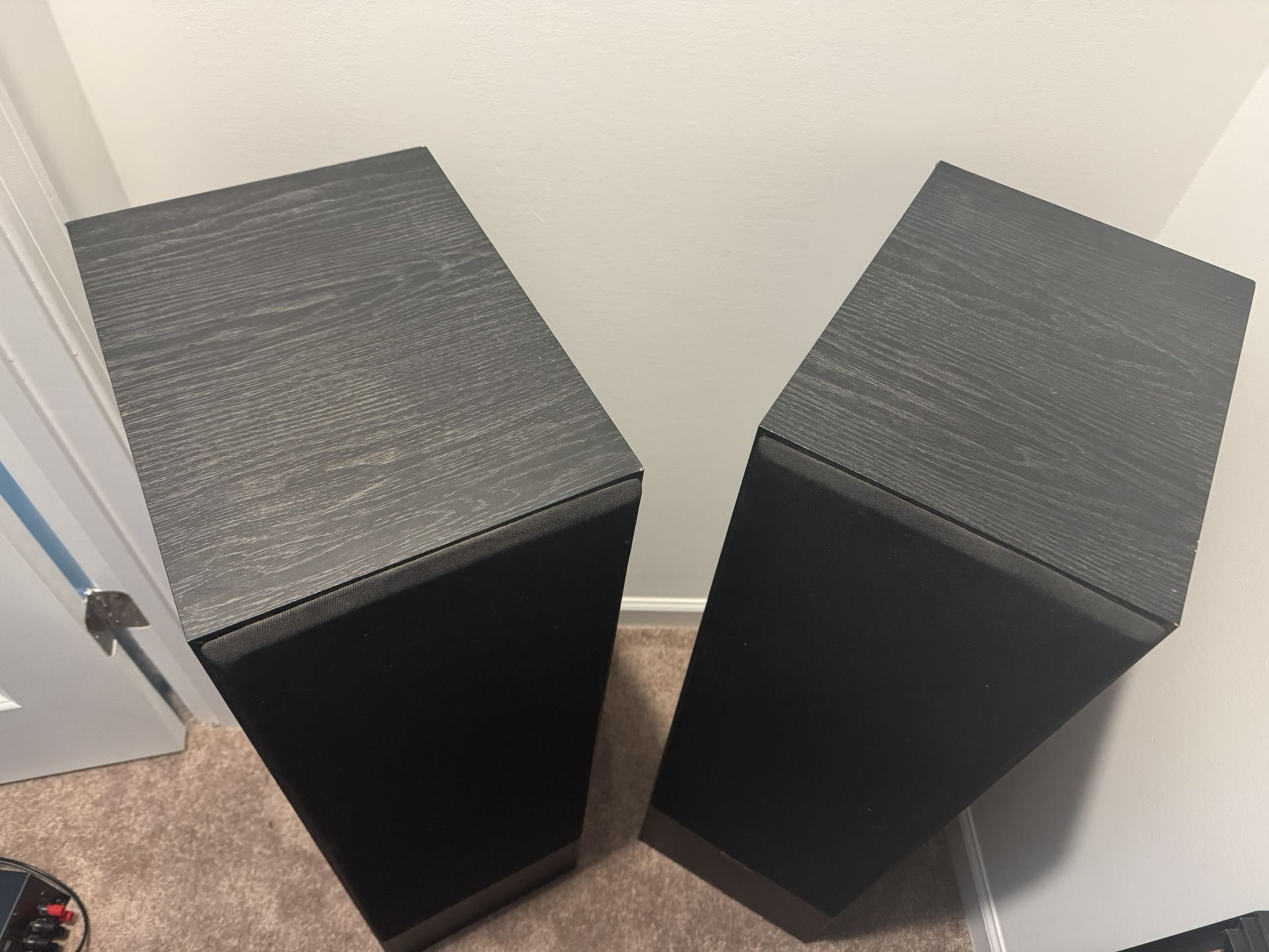 Paradigm Set Of 2 Stereo Tower Speakers