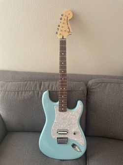 2022 Tom Delonge Fender Stratocaster