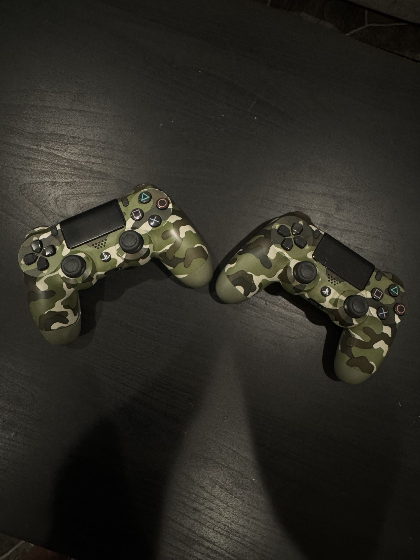 2x PS4 Controllers