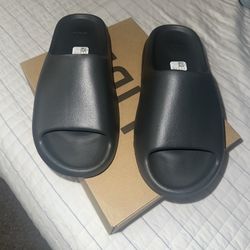 Yeezy Slide Size 9 Onyx