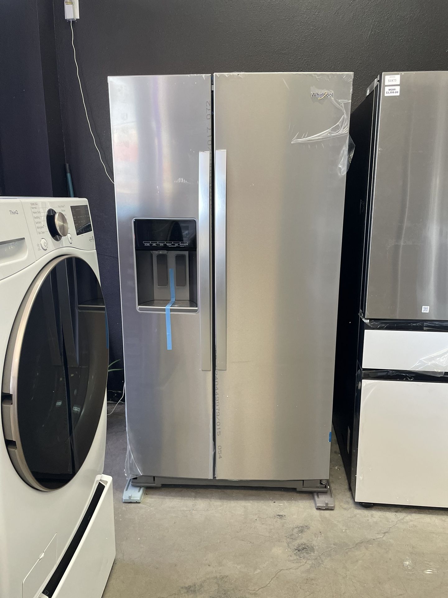 Whirlpool Side By Side Refrigerator In Stainless Steel