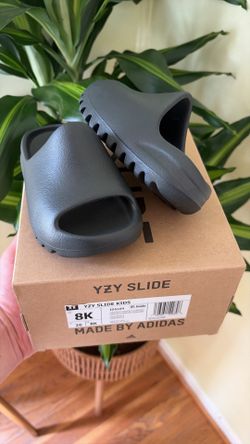 Yeezy slide size 8k for kids brand new