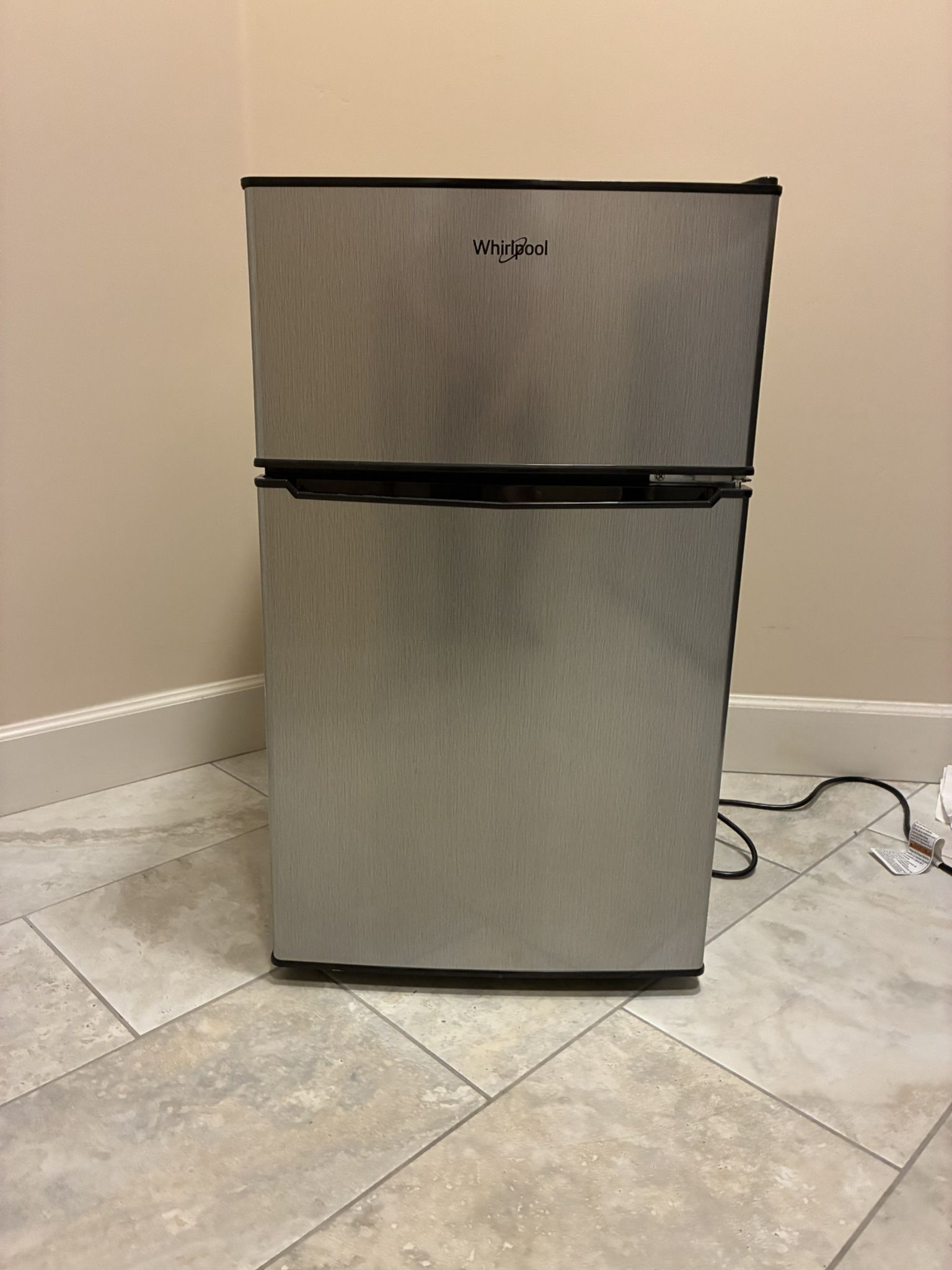 3.1 Cubic Foot Frigidaire Refrigerator/freezer