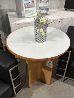 30" Round Conference Table – From $100 📦 Florida