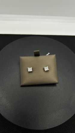 BRAND NEW 14KW 1CTW Princess Cut Studs