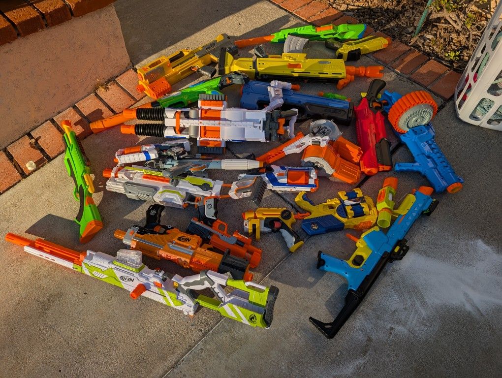 Huge Lot Of Nerf Guns And Accessories