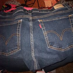 New Levi's  Zipper Front Regular Jean's,,..14/L/C Basicly They Are Like A 8-10 Sise Loose Fit Legs Snug In The Booty