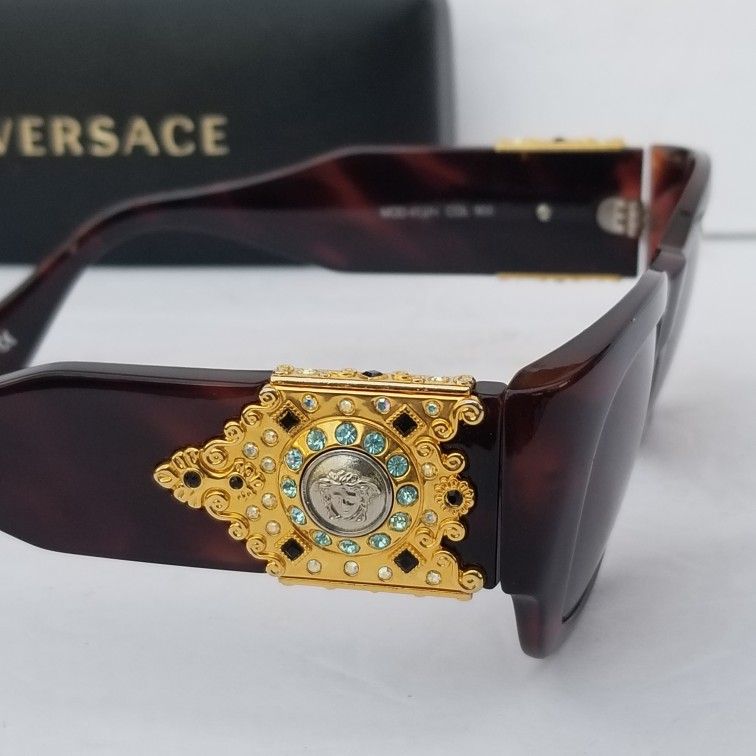 RARE Gianni Versace iconic vintage Gripoix statement  display picture 3